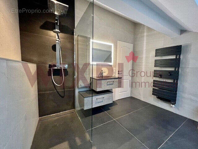 Appartement à SAINT-NAZAIRE-LES-EYMES