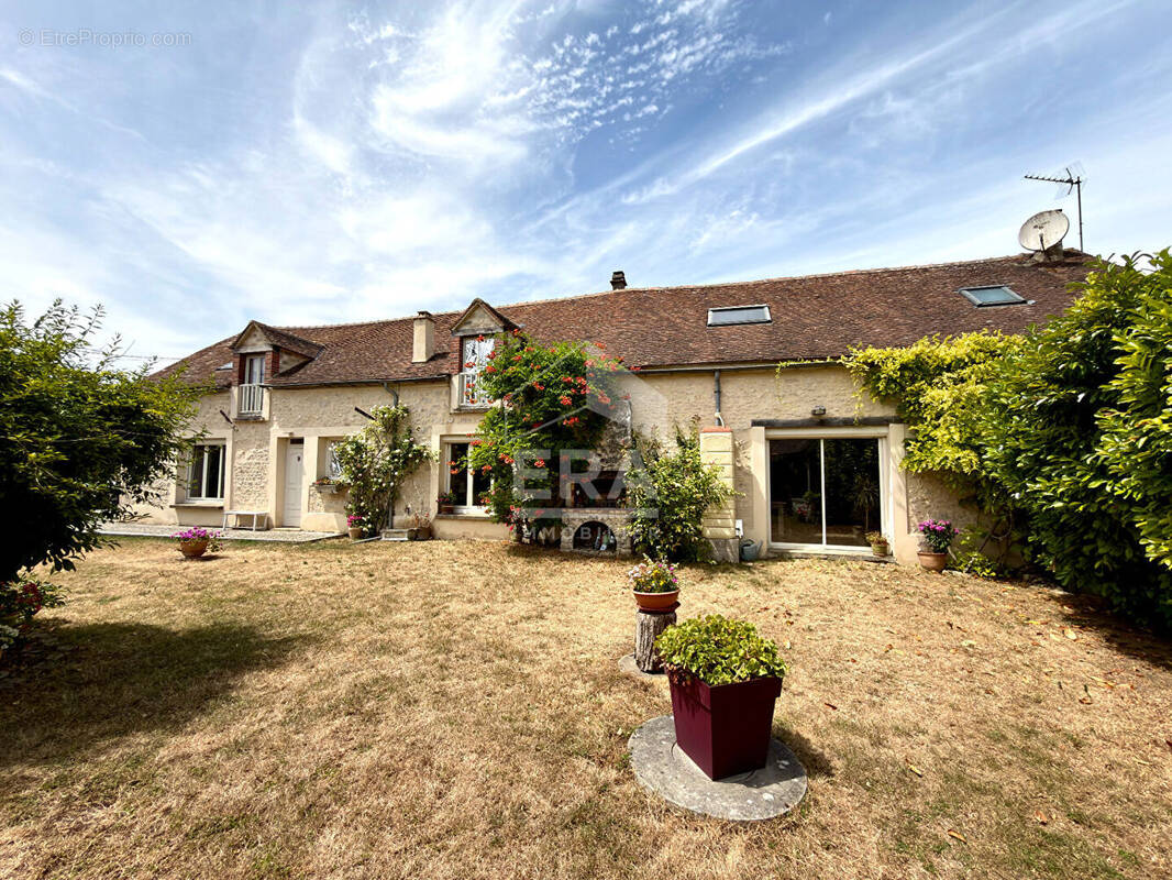 Maison à REMAUVILLE