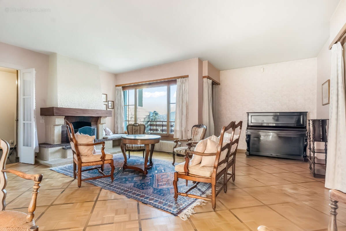 Maison à VETRAZ-MONTHOUX