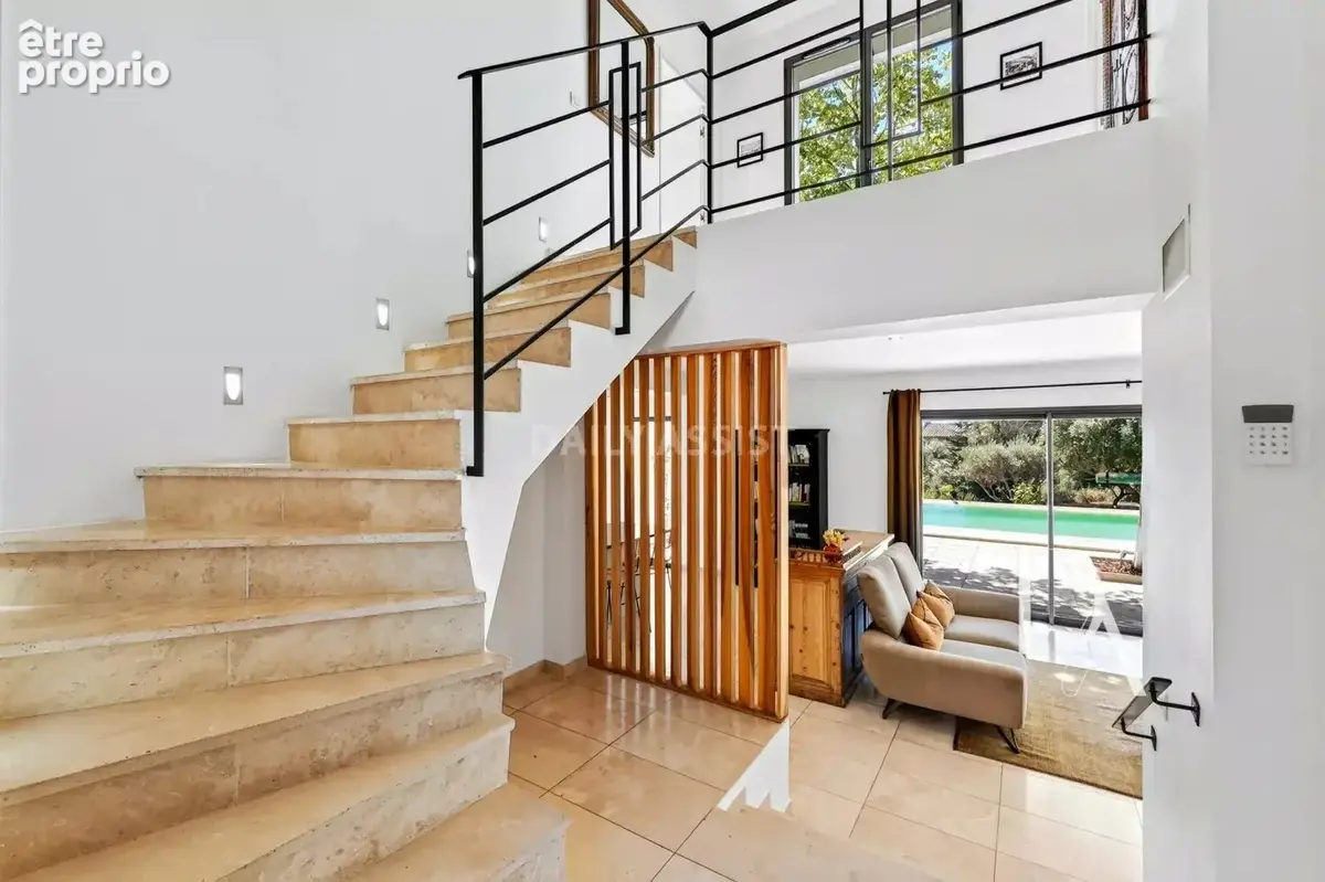 Villa contemporaine avec piscine à Saint-Marc-Jaumegarde – 214 m² au cœur d’un parc de 4 000 m² - photo 5