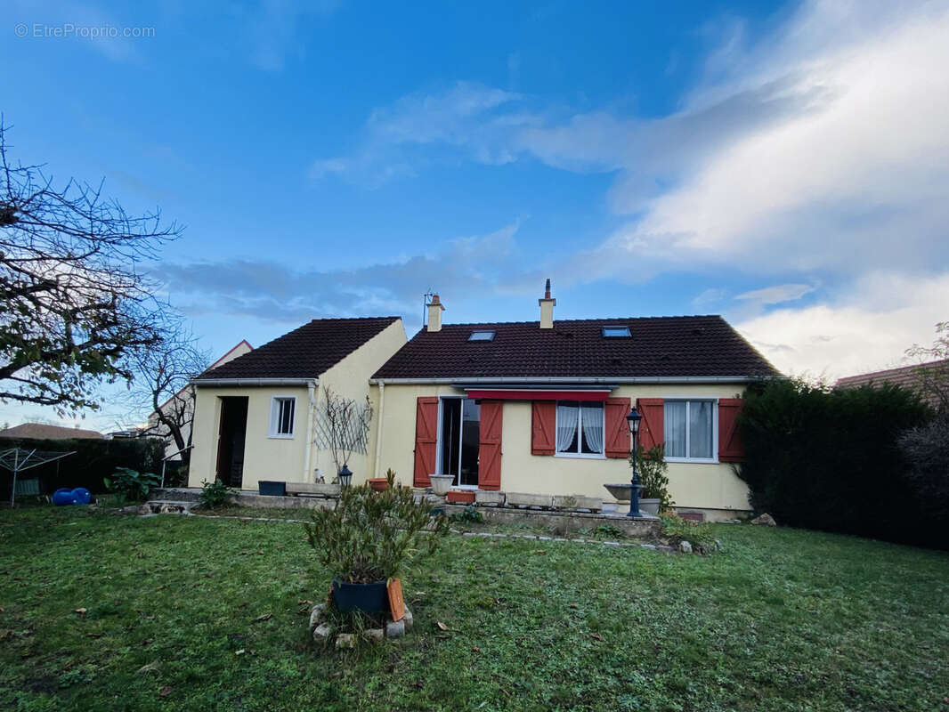 Maison à VILLENEUVE-LA-GUYARD