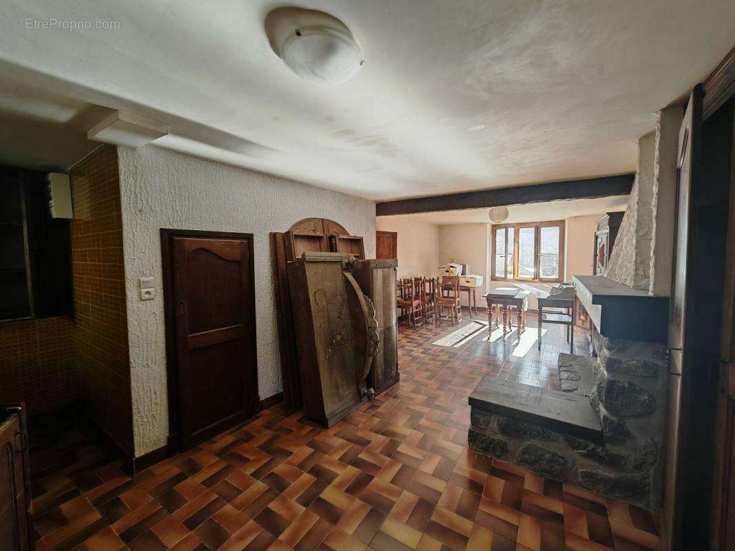 Maison 85 m² à Les Cabannes  - photo 2