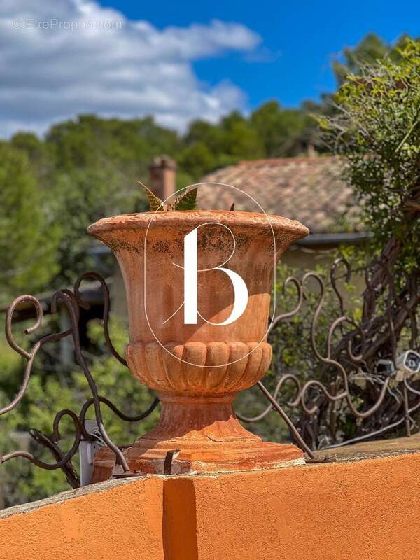 Maison à SAINT-LAURENT-DE-CARNOLS