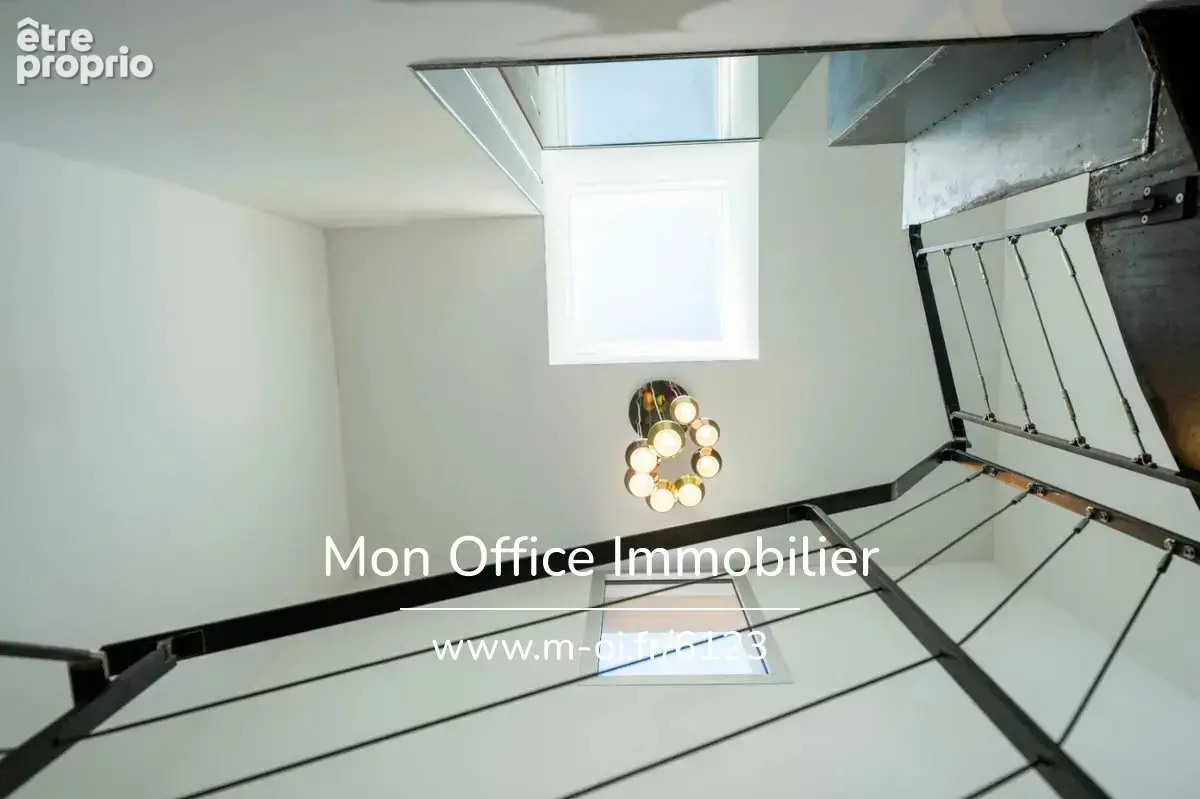 Référence : 6123-NGU. - Maison 6 pièces - 240m2 - 4 chambres - Vue MER - Piscine - Garage - photo 12