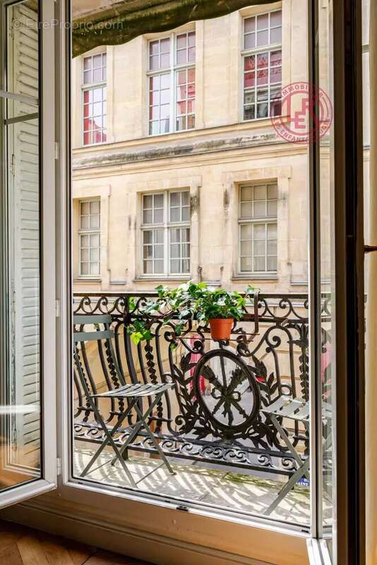 Appartement à PARIS-4E