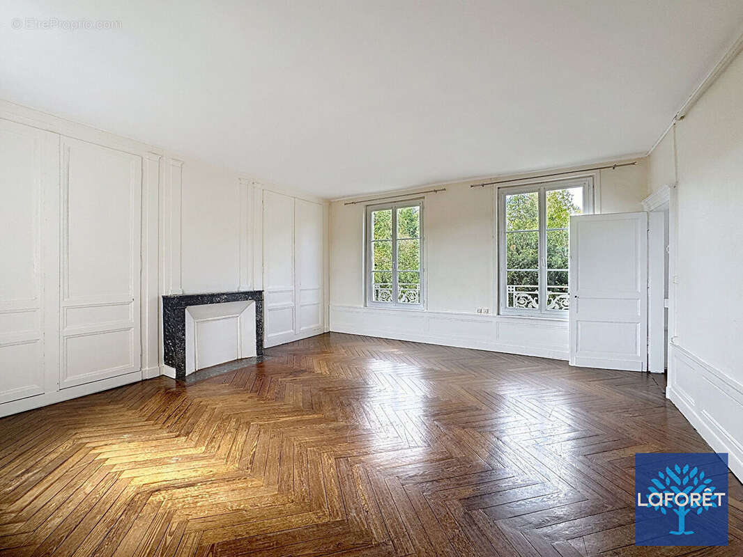 Appartement à MENNEVAL