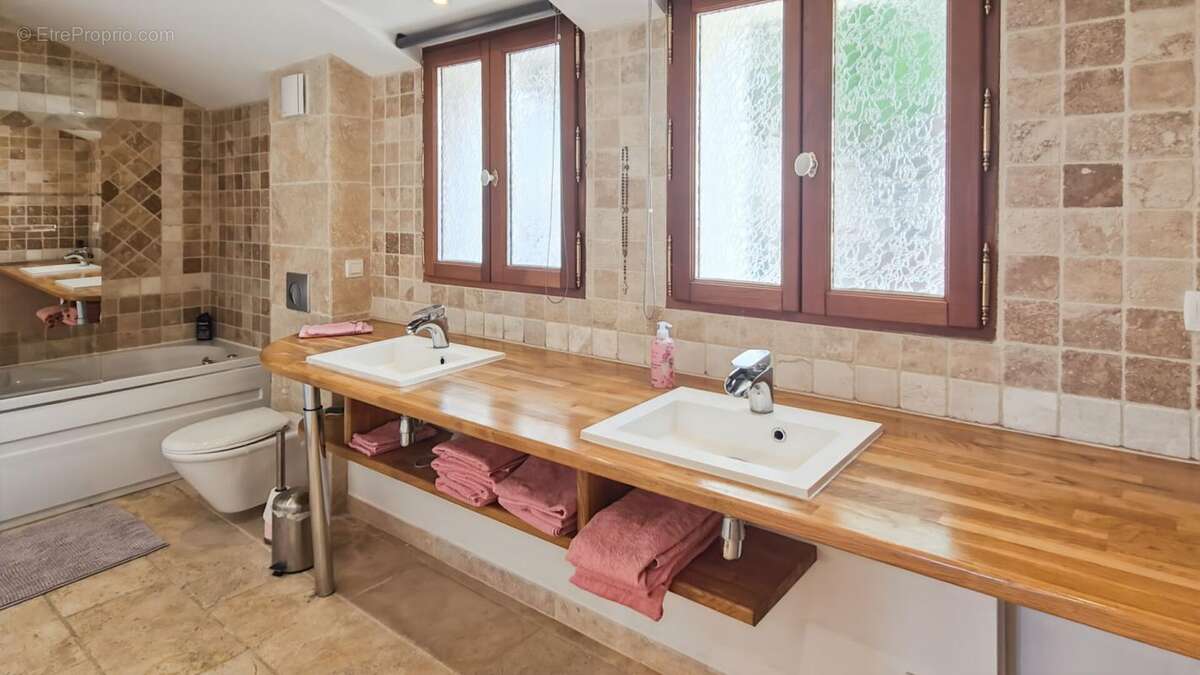 Maison à LES ANGLES