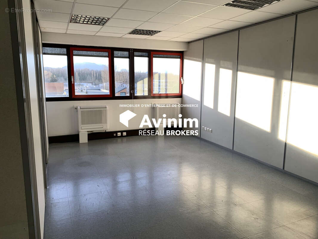 Commerce 456 m² à La Tronche  - photo 6