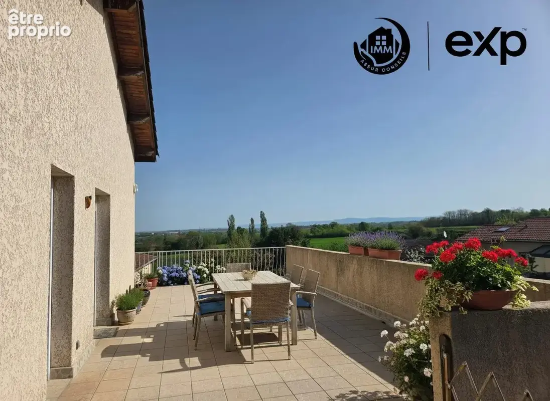 Maison 193 m² à Saint-Laurent-De-Mure  - photo 2
