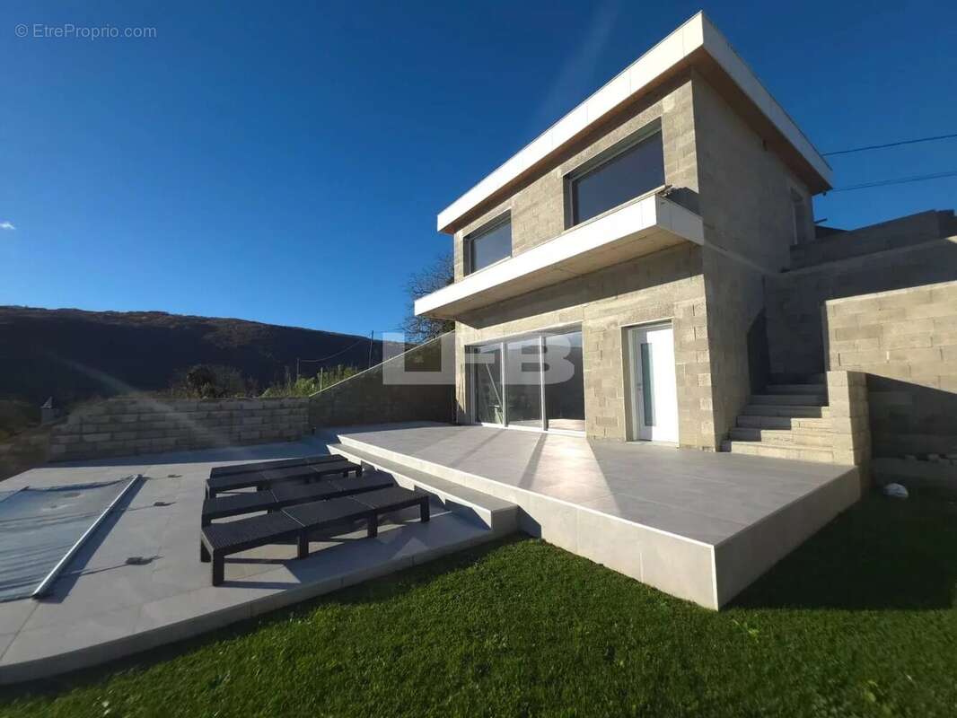 Maison à CREMPIGNY-BONNEGUETE