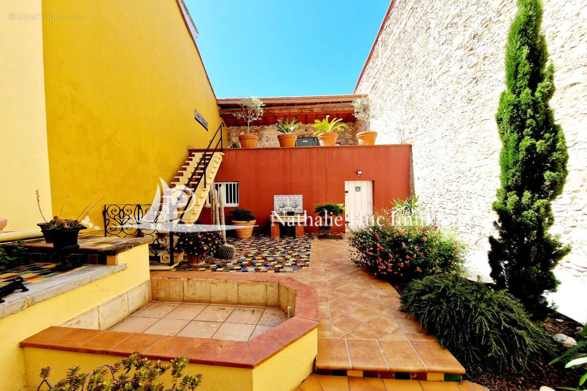 Maison à SAINT-LAURENT-DE-LA-SALANQUE