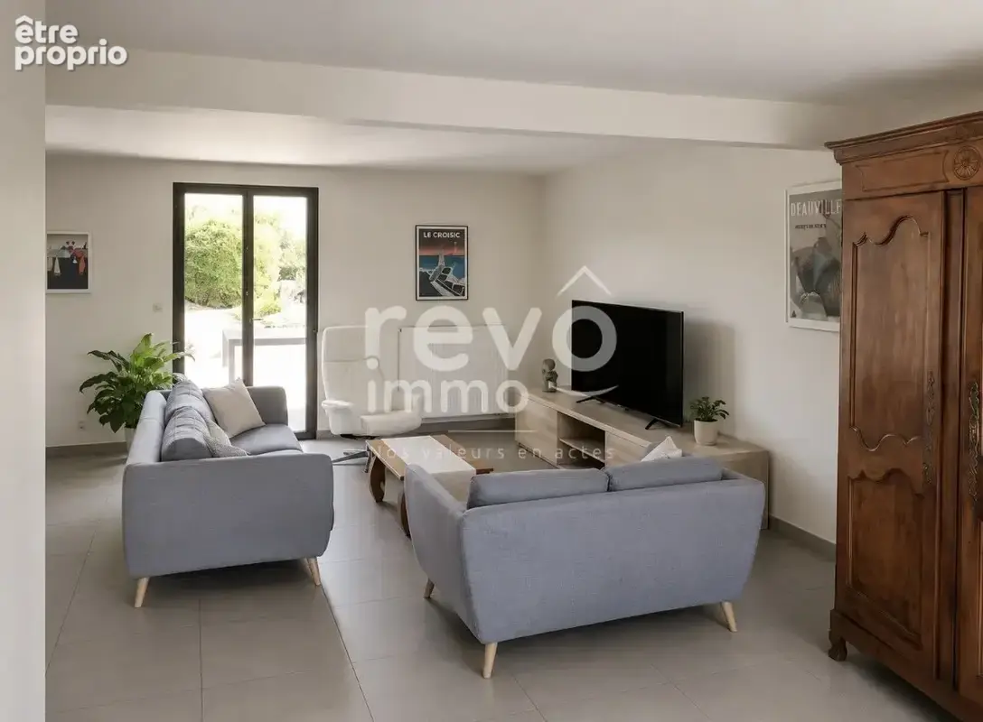 VARRAINS  Maison familiale de 130 m² avec piscine chauffée, au calme entre ville et campagne. - photo 7