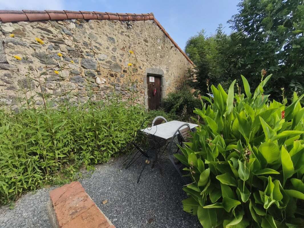 Domaine de Campagne Élégant du XIIIe Siècle avec Bois, Camping & Dépendances - photo 16