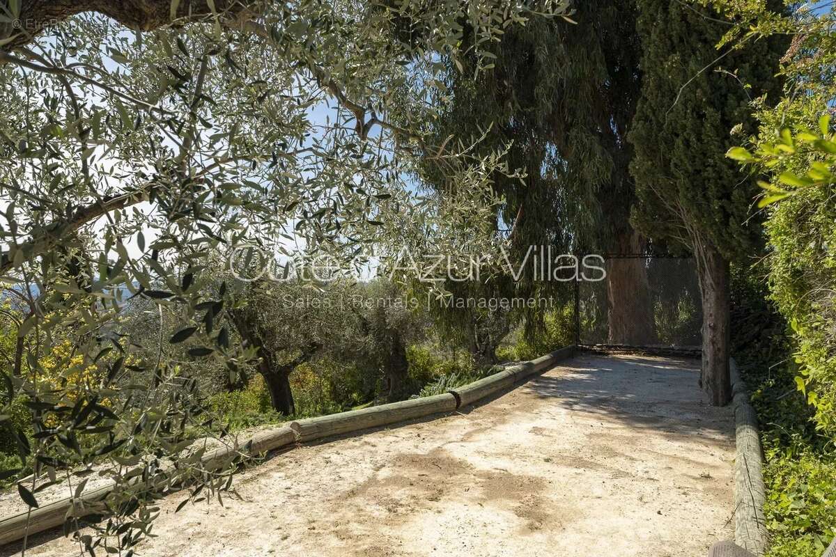 Maison à CHATEAUNEUF-GRASSE