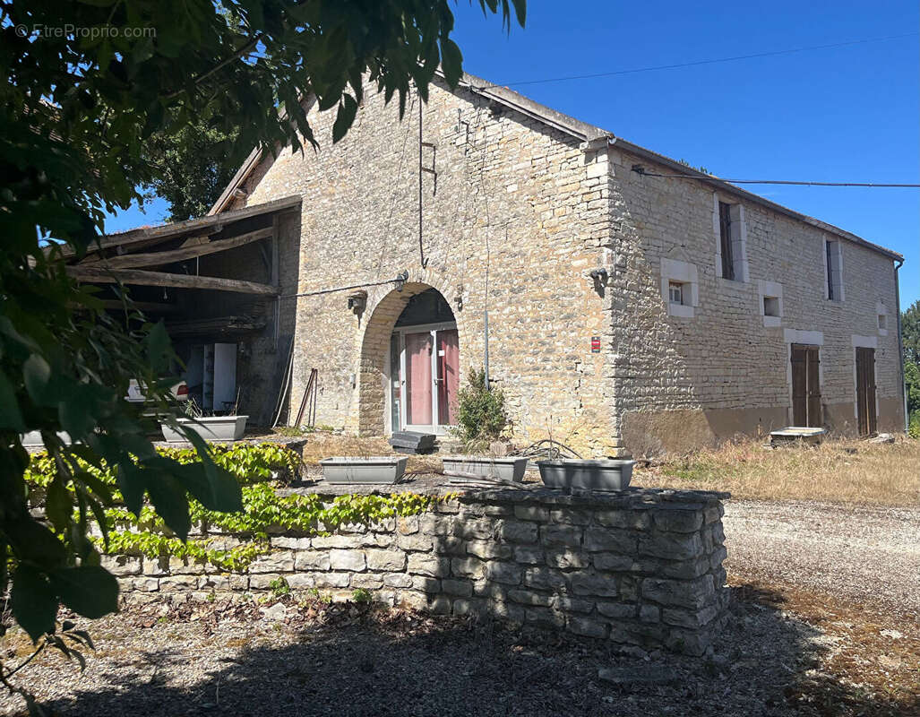 PROPRIETE sur 3,7 hectares - photo 2