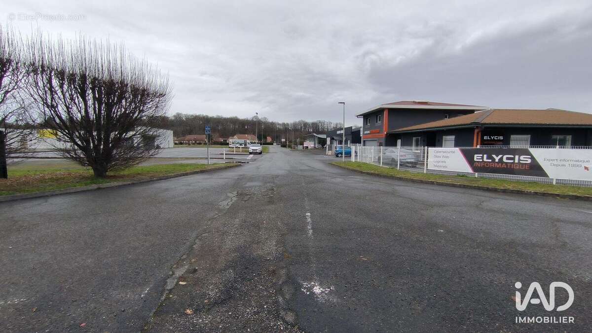 Photo 3 - Commerce à ARTIX