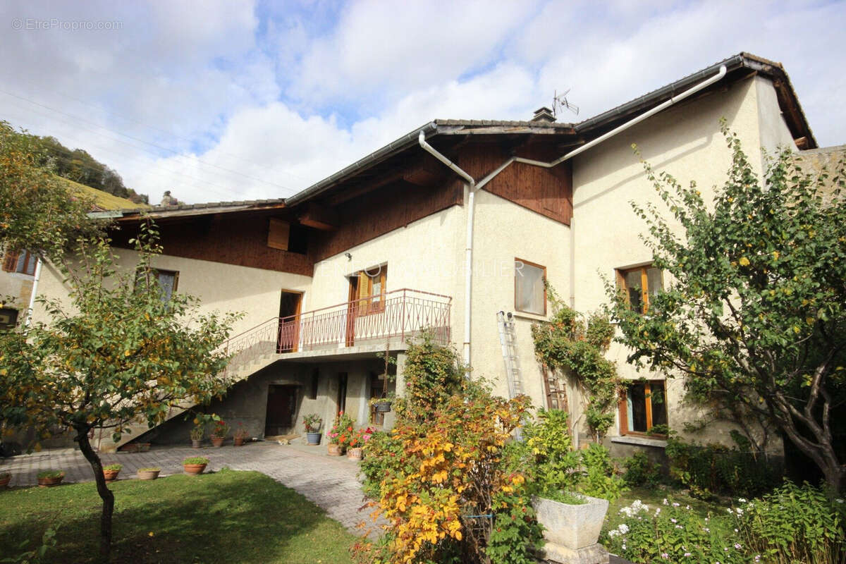 Maison à LES CHAPELLES