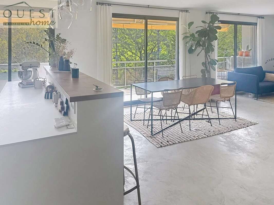 Appartement à CHARBONNIERES-LES-BAINS