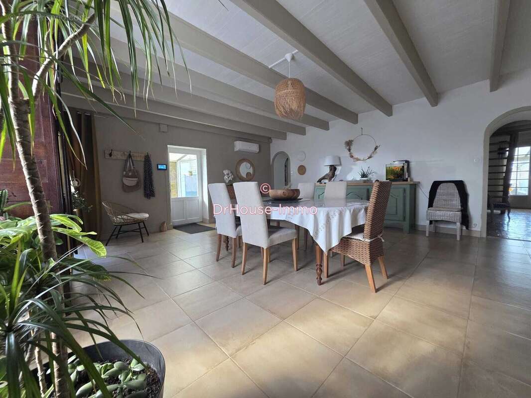 Maison à SAINTE-GEMME-LA-PLAINE