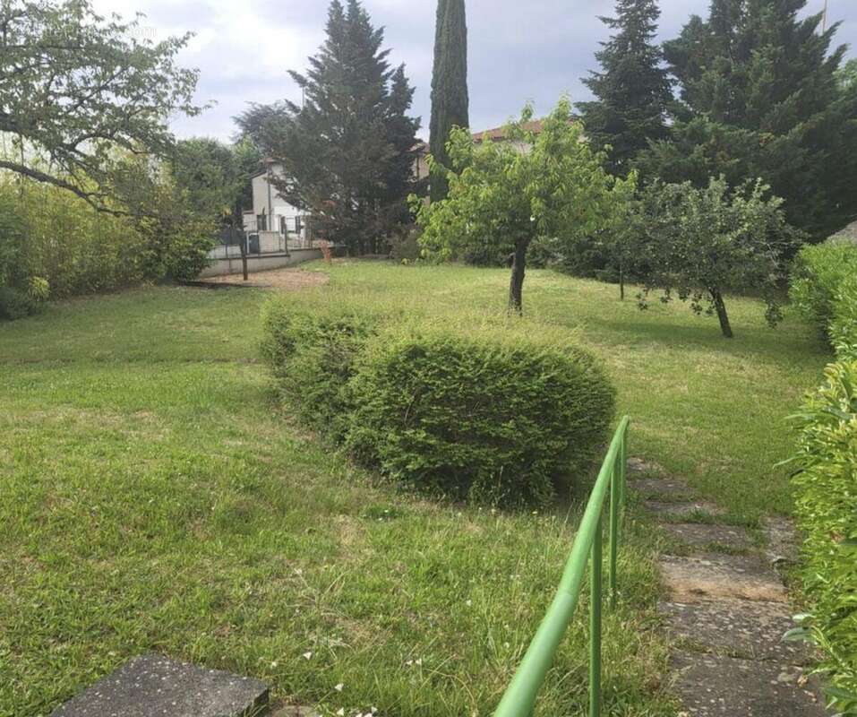 Terrain à GREZIEU-LA-VARENNE