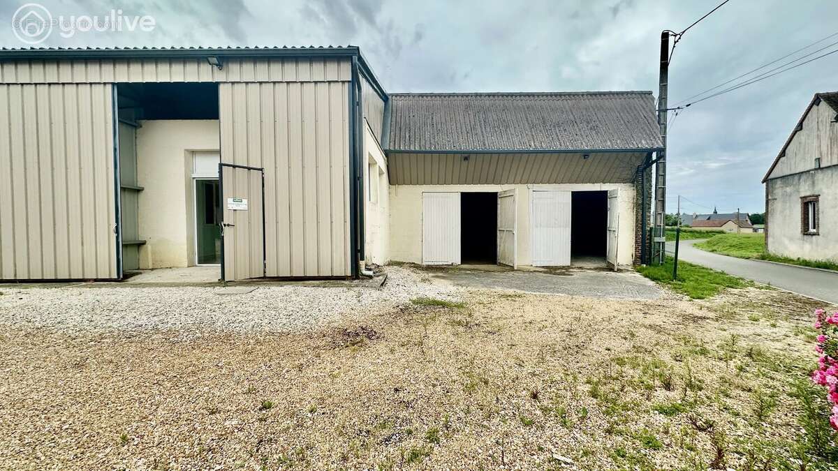 Commerce à TREMBLAY-LES-VILLAGES