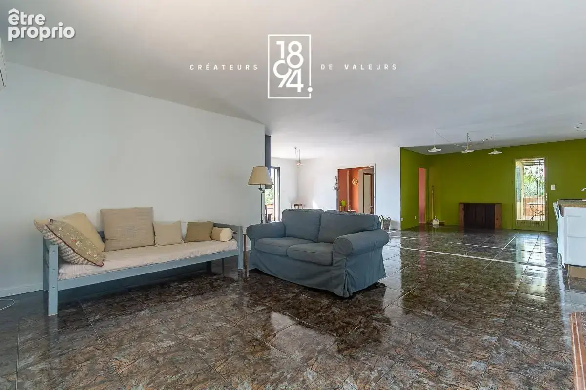 À la vente, villa familiale t5 + t3, terrain paysagé & piscine à lauris 84360 - photo 11