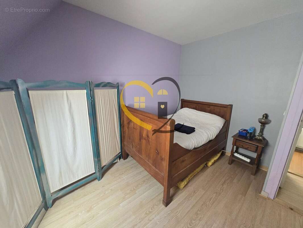 Ensemble immobilier local commercial et appartement à Henrichemont - photo 9