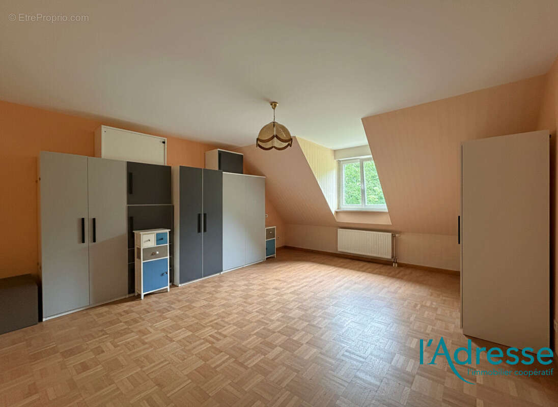 Maison familiale - 6 pièces - environ 733m² de terrain - photo 10