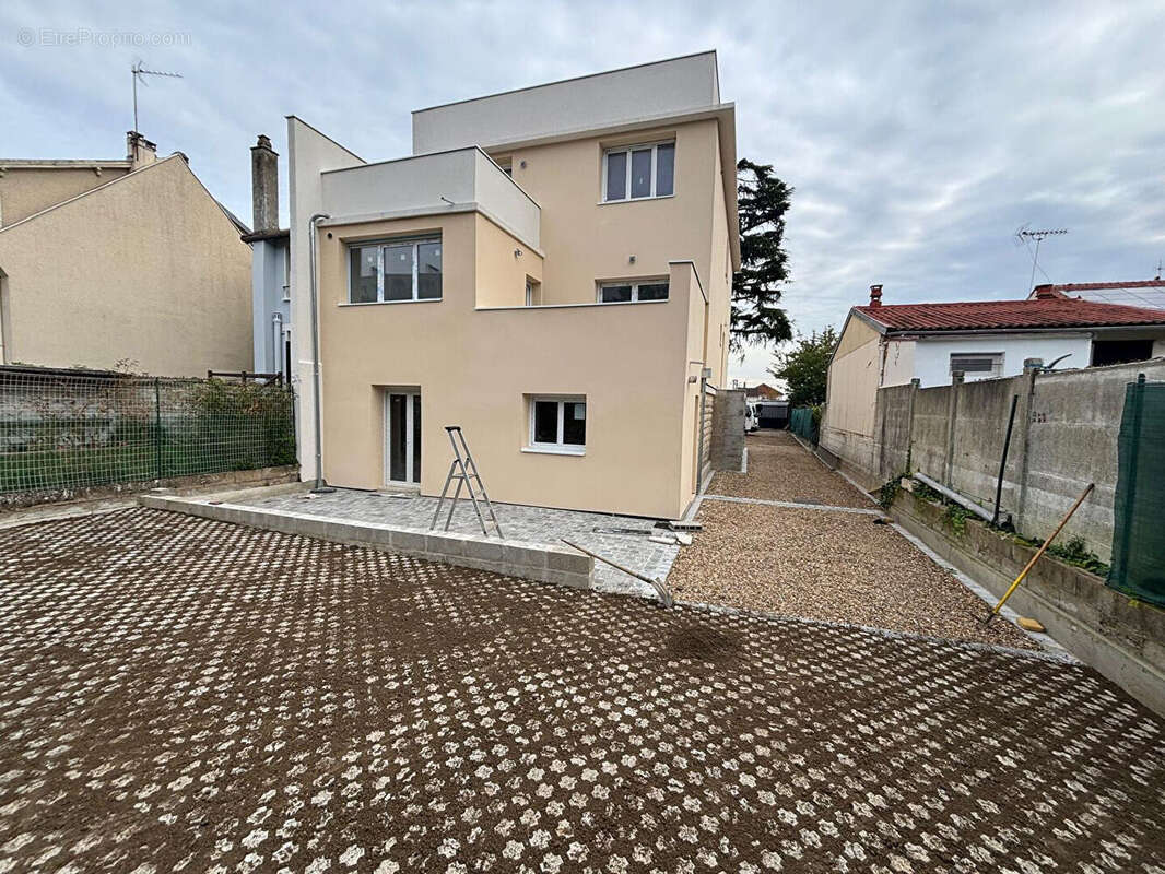 Appartement à HOUILLES