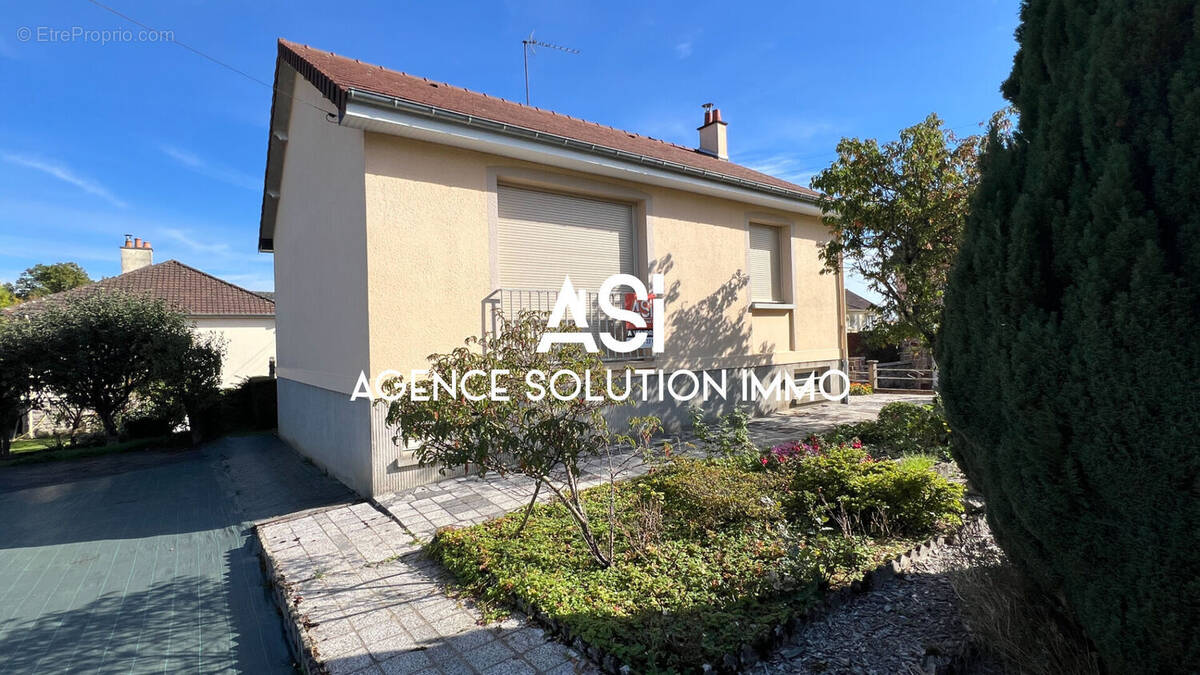 Maison à VILLAINES-LA-JUHEL