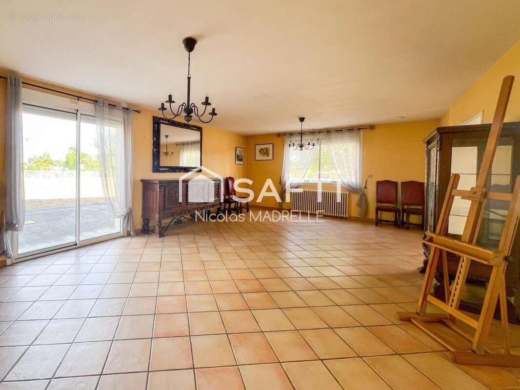 Maison 200 m² à Ambares-Et-Lagrave  - photo 3