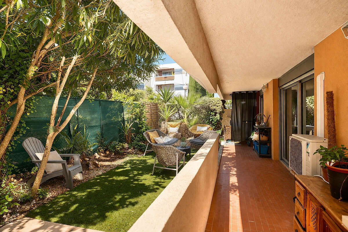 Appartement à SAINT-LAURENT-DU-VAR