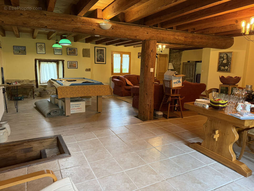 Maison à AUGEROLLES