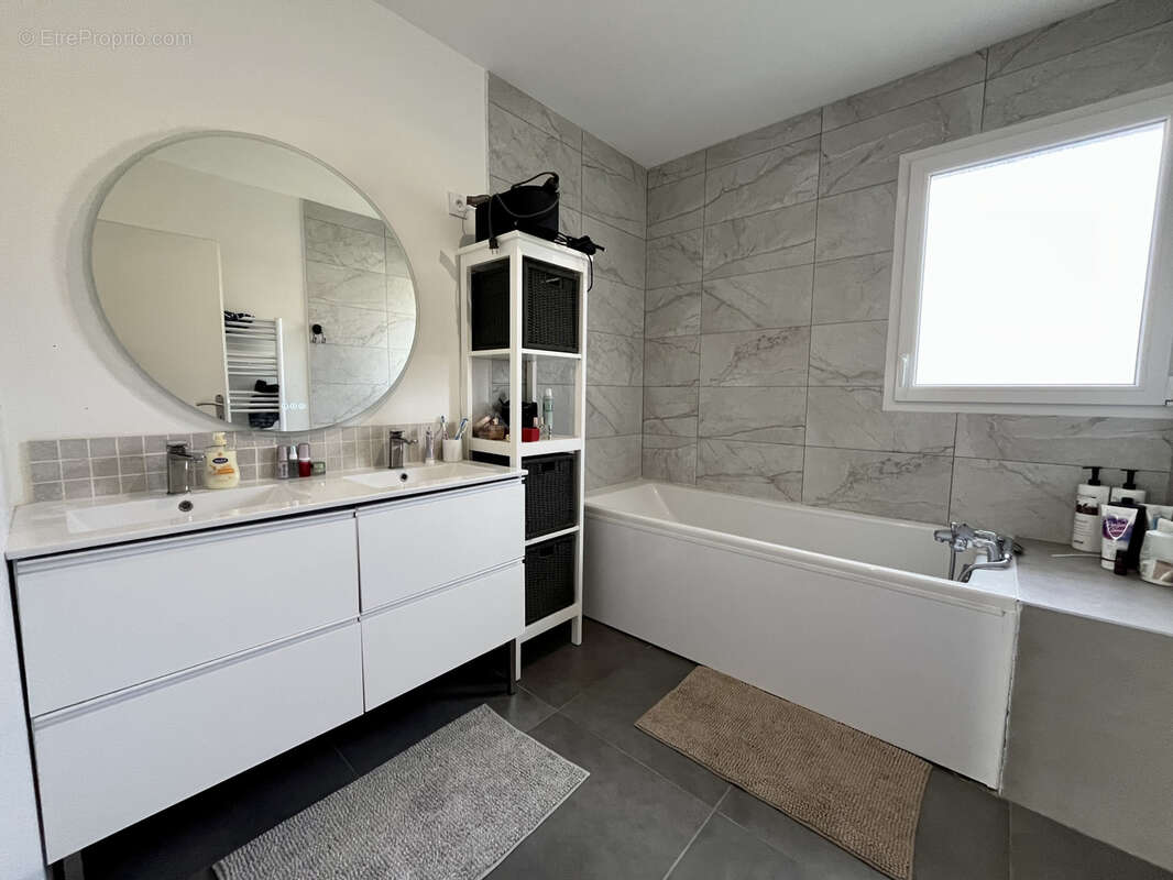 Maison à AMBARES-ET-LAGRAVE