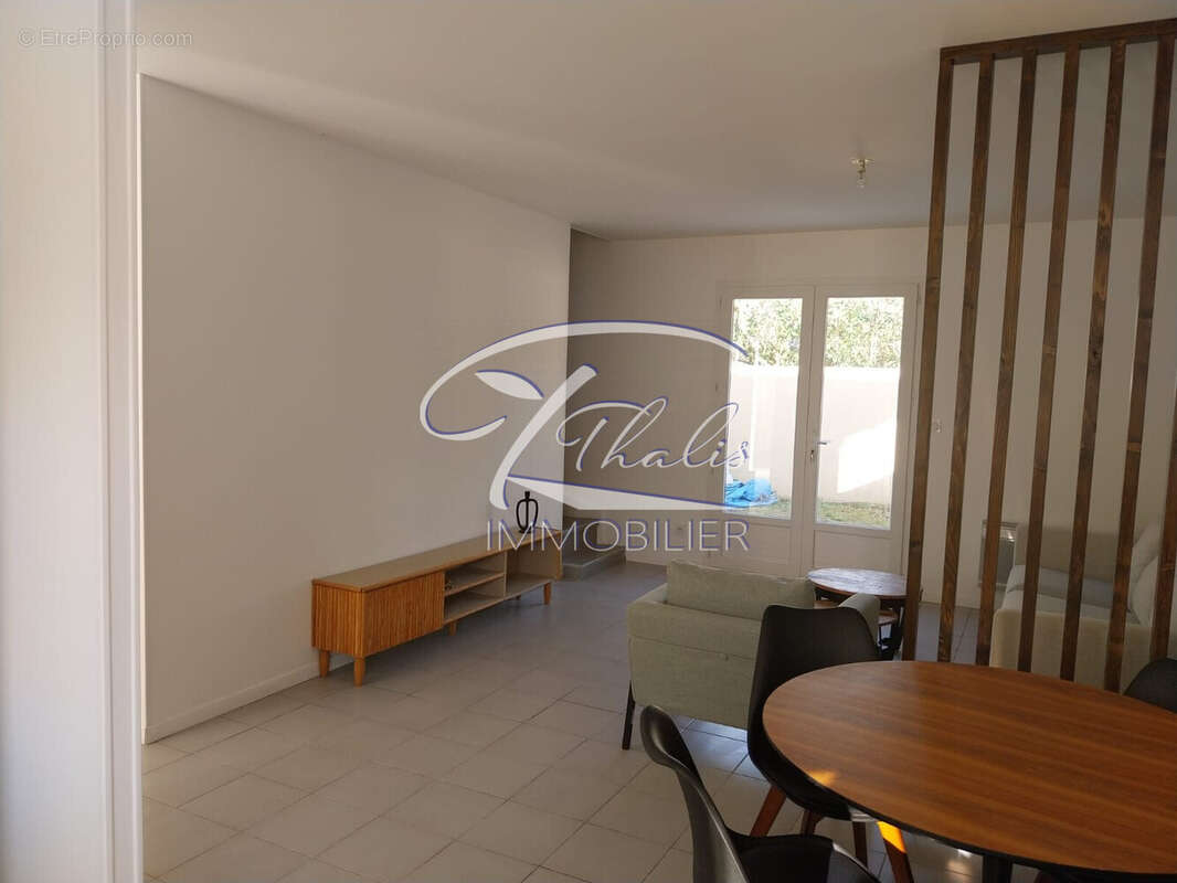 Maison à AMBARES-ET-LAGRAVE