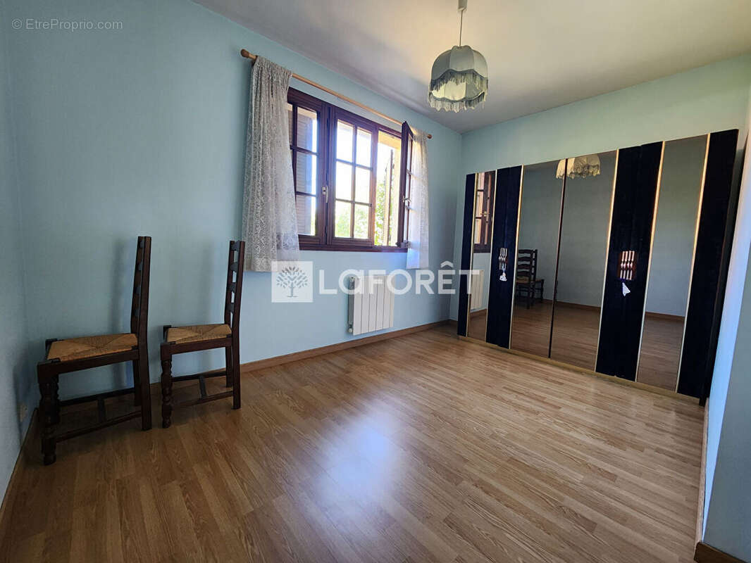 Maison familiale 6 chambres 160 m2 avec jardin - Thuit Anger - photo 10
