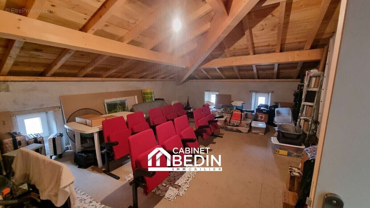 Maison à AURIAC-SUR-VENDINELLE