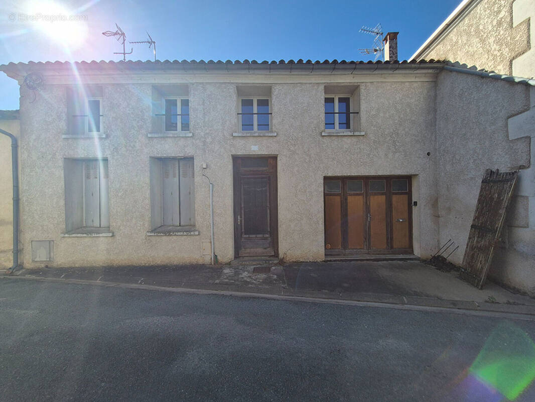 Maison Matha 4 pièce(s) 136 m2 - photo 1