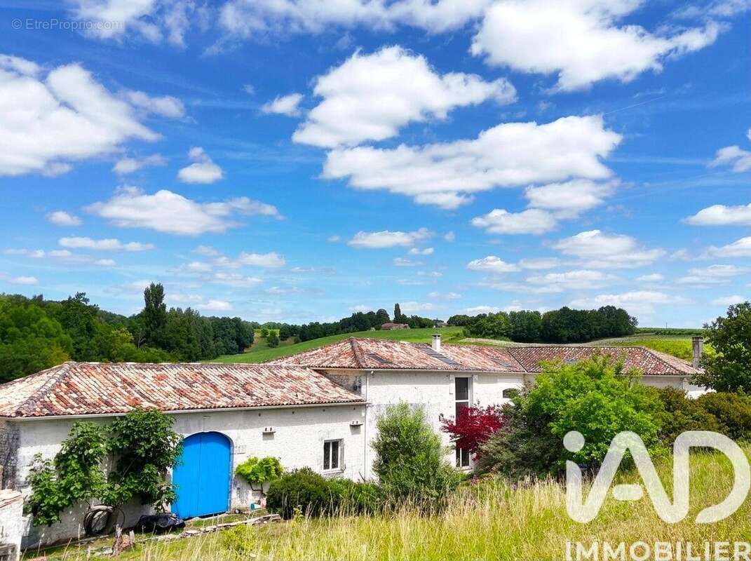 Maison 308 m² à Bouteville  - photo 4