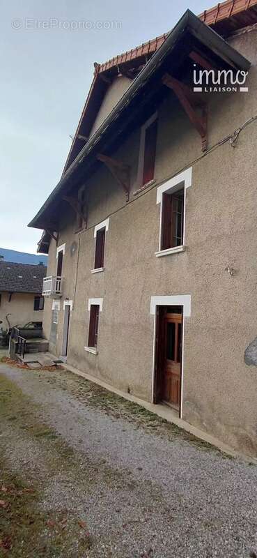 Appartement à BRISON-SAINT-INNOCENT