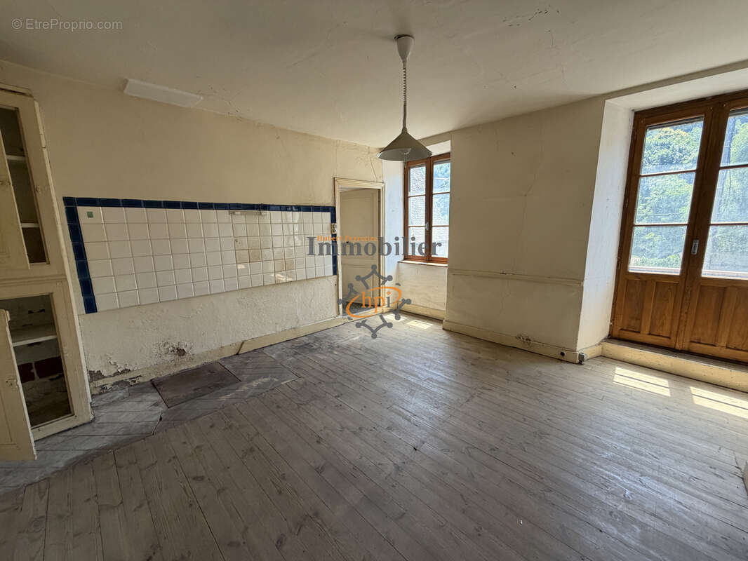 Vente maison de village avec garage et parcelle de bois de 4 0000 m2 à Coupiac - photo 2