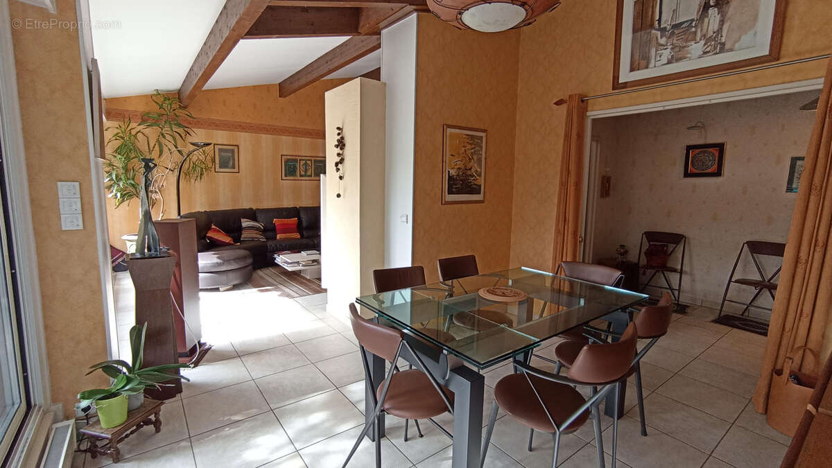 Appartement à VILLE-D&#039;AVRAY