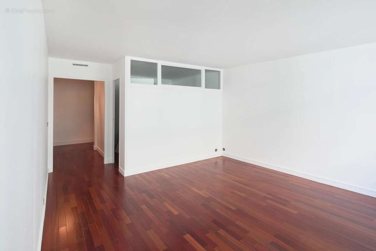 Appartement à PARIS-8E