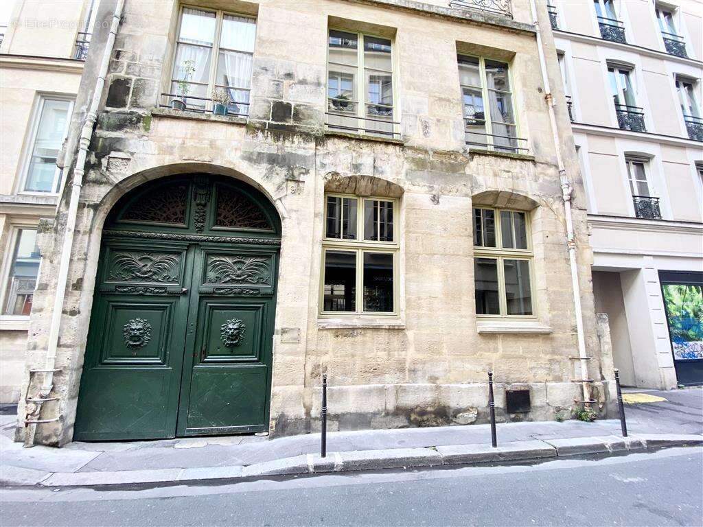 Appartement à PARIS-3E