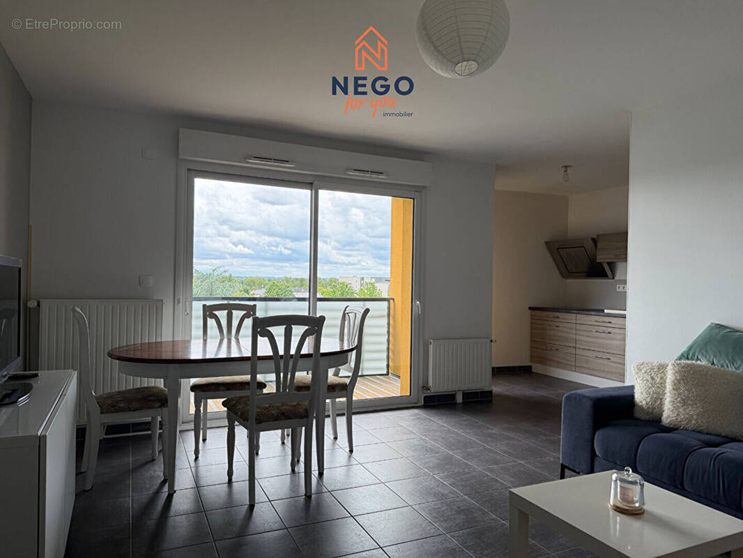 Appartement à LES PONTS-DE-CE