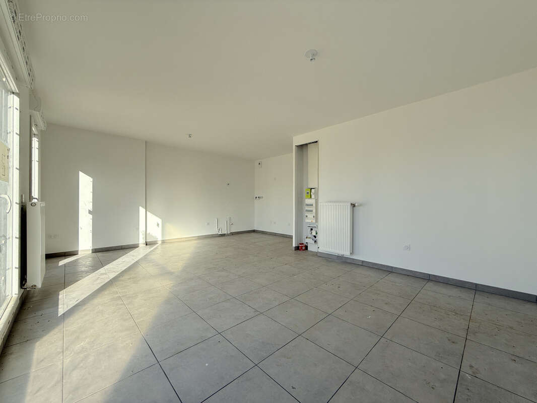 Appartement à LA TOUR-DE-SALVAGNY