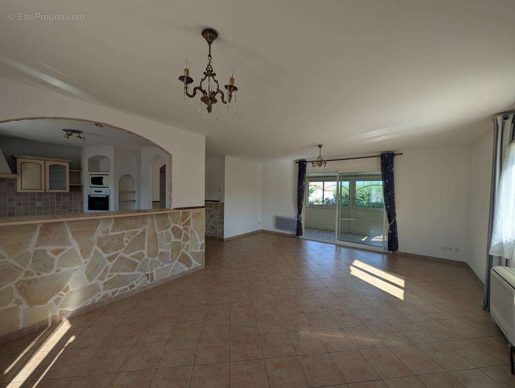 Maison à ROUJAN