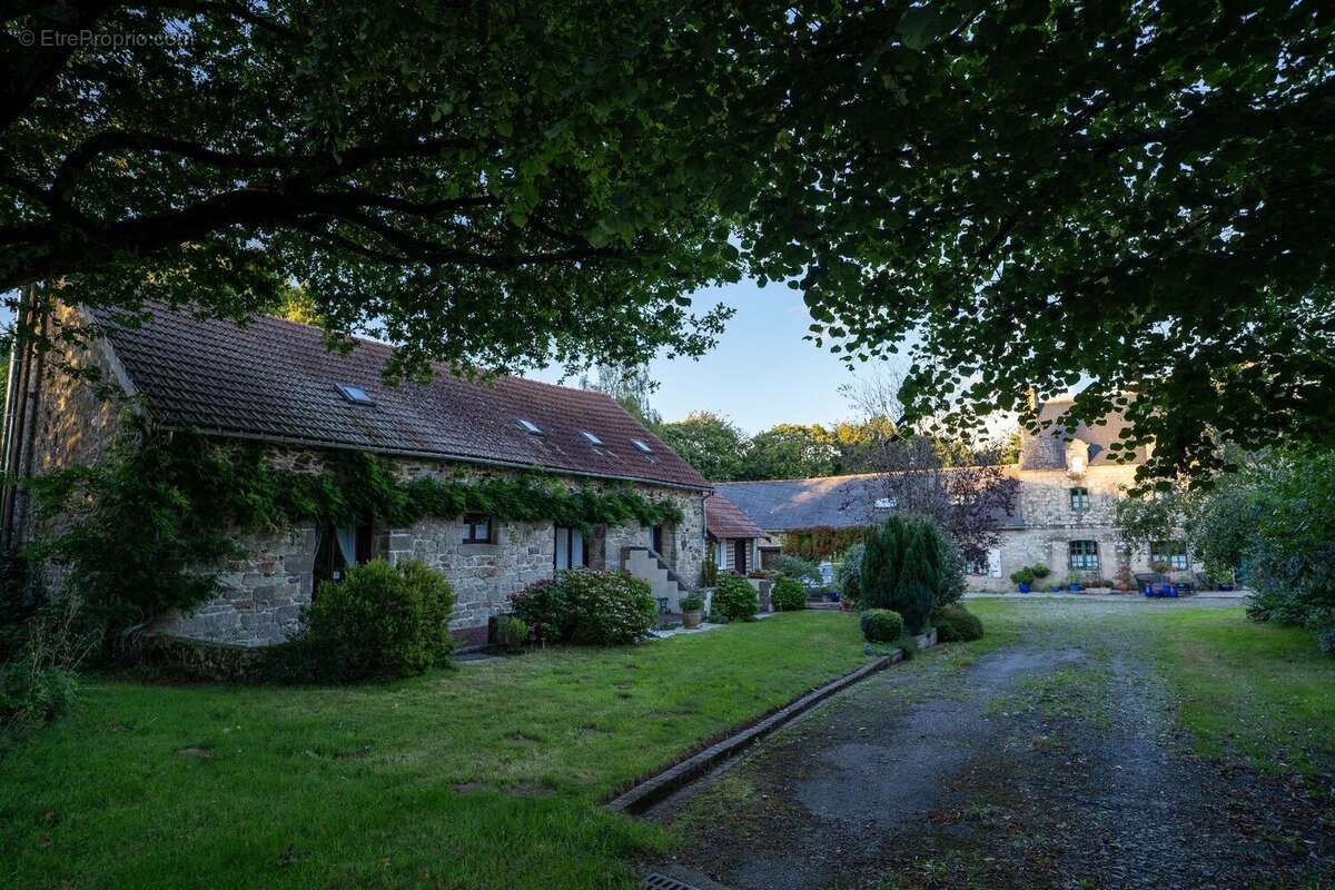 Propriété de caractère en Bretagne avec grand gîte, piscine et 1,6 hectare  résidence principale et potentiel de revenus près d - photo 16