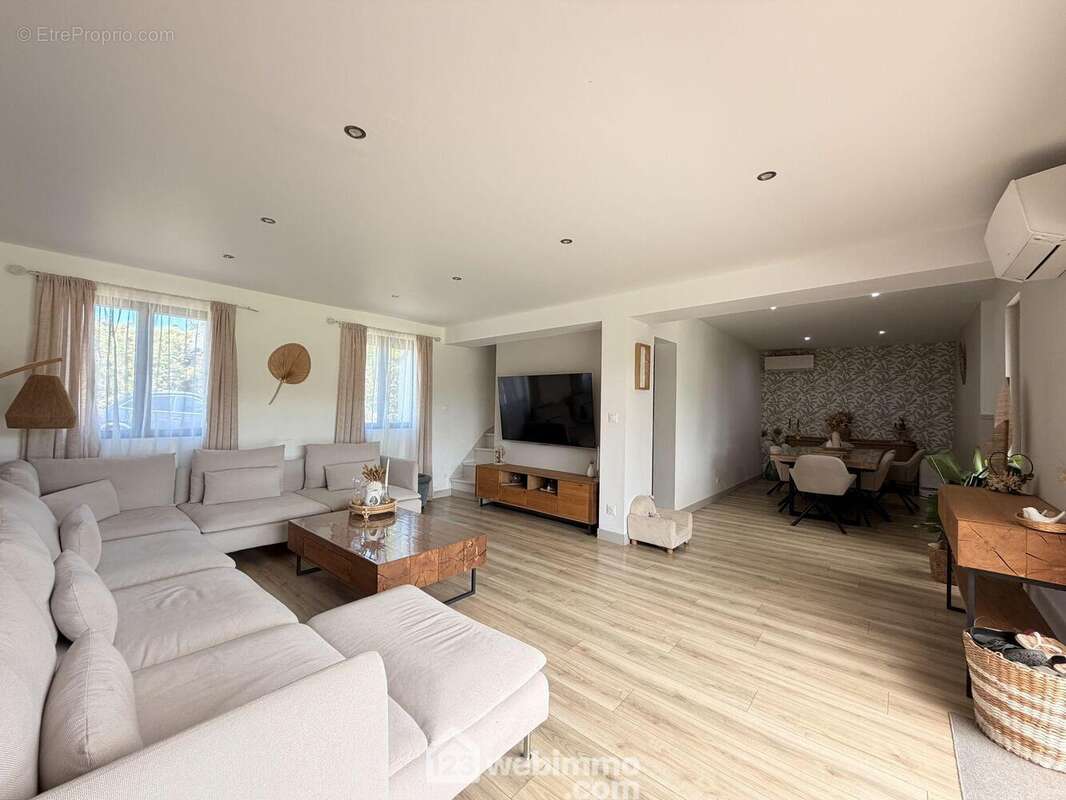 Vous serez charmés par cette pièce de vie 42 m² comprenant ... - Maison à MARCY-SOUS-MARLE