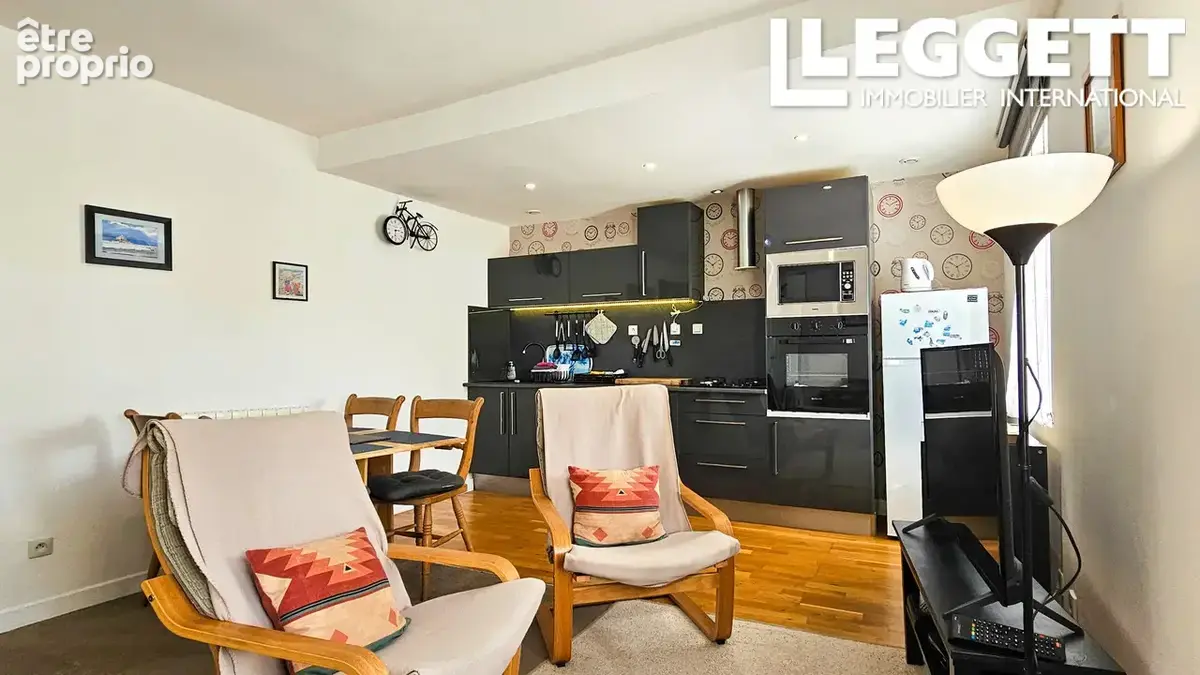 Belle propriété de 3 appartements au cœur de Gouarec, proche du canal, offrant de multiples possibilités - photo 6